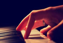 开云体育中国-姆巴佩赛道超车启示录，当足球与F1的争冠剧本重合